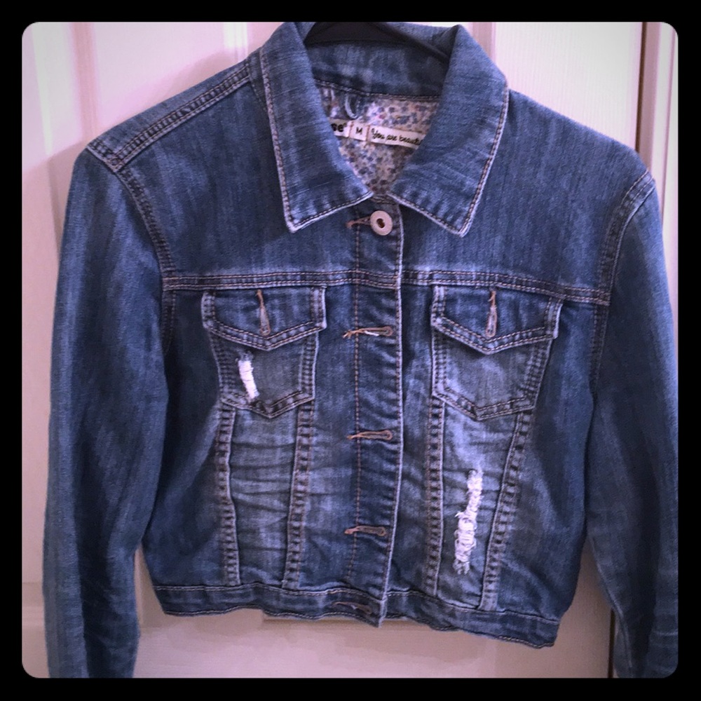 🥶SALE!🥶 Like New Distressed Cropped Denim Jack